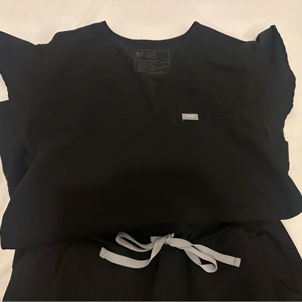 Figs Jet Black Scrub Set